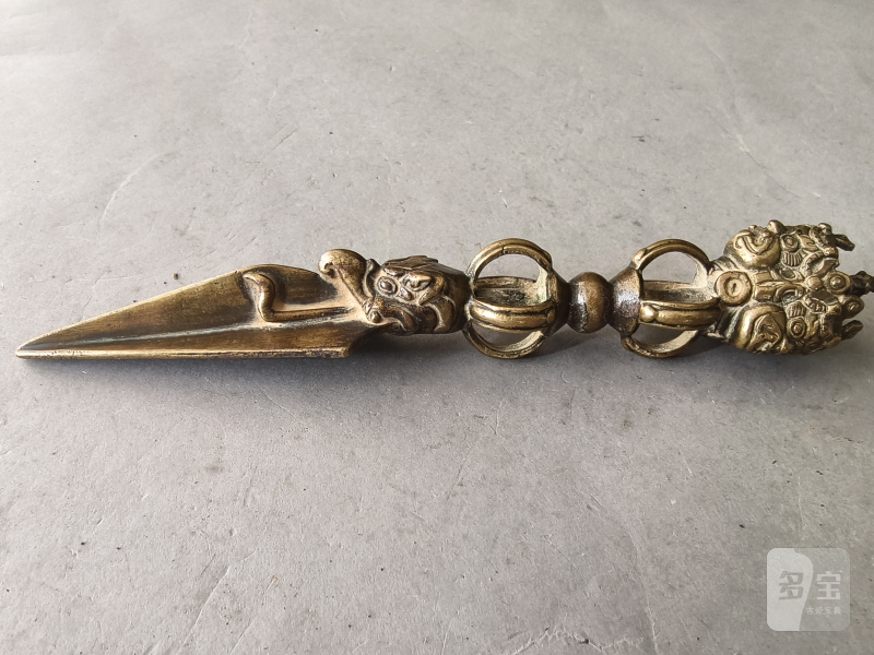 Ritual dagger phurbu made of brass or bronze respectively - 图12